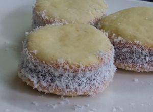 Una foto de Alfajores deliciosos de maicena, sin manteca, con aceite 🍚🍚