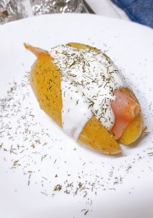 Foto principal de Patata al horno con salmón y crema agria!