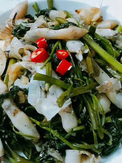 Hình của món Ốc móng tay xào rau muống.