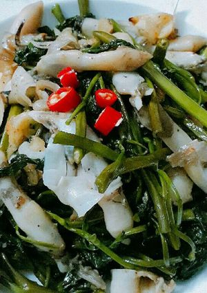 Hình của món Ốc móng tay xào rau muống.