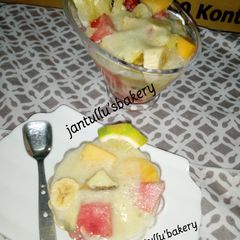 A picture of Pinneapple mint smoothie fruits mix.