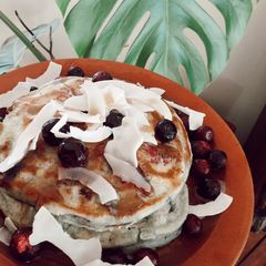 A picture of Fluffy blueberry pancakes.