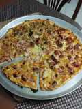 Pizza mixta hawaiana y variedad de carnes