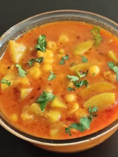 દૂધી ચણા દાળનું શાક (Dudhi Chana Dal Sabji Recipe in Gujarati) રેસીપી મુખ્ય ફોટો