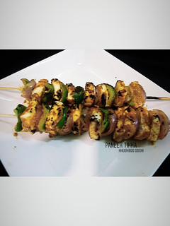 પનીર ટિક્કા (PANEER TIKKA) રેસીપી મુખ્ય ફોટો