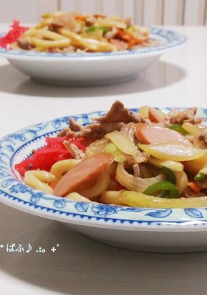 A picture of Japanese-Style Stir-Fried Udon with Pork.