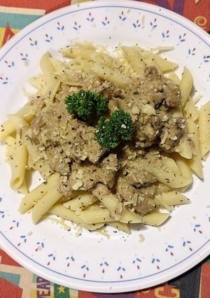 Una foto de Penne Rigatti con lomo de cerdo en salsa blanca