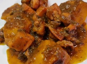 Foto principal de Choco da Ría de Vigo guisado con patacas e Kombu