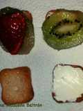 Mini biscotes con queso y frutas 🍓🍍