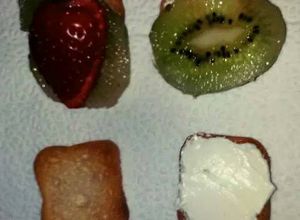 Foto principal de Mini biscotes con queso y frutas 🍓🍍