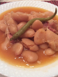 Una foto de Judiones de la granja con oreja a lo "Falsarius Chef"
