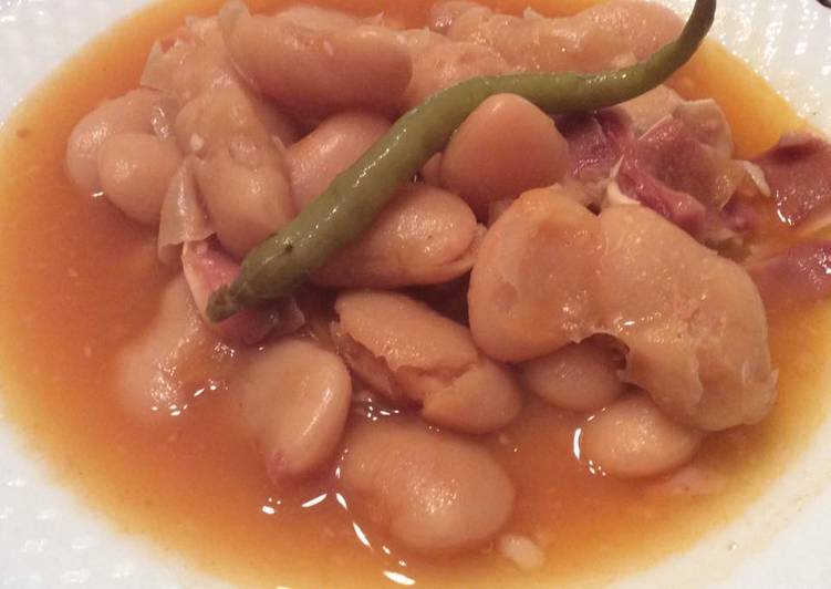 Judiones de la granja con oreja a lo "Falsarius Chef"