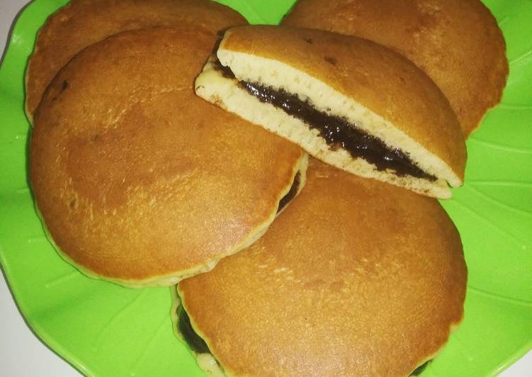 Resep Dorayaki pancake lembut ! bahan ala kadarnya 😊 oleh 