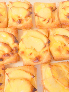 Una foto de Bocados de manzana y crema