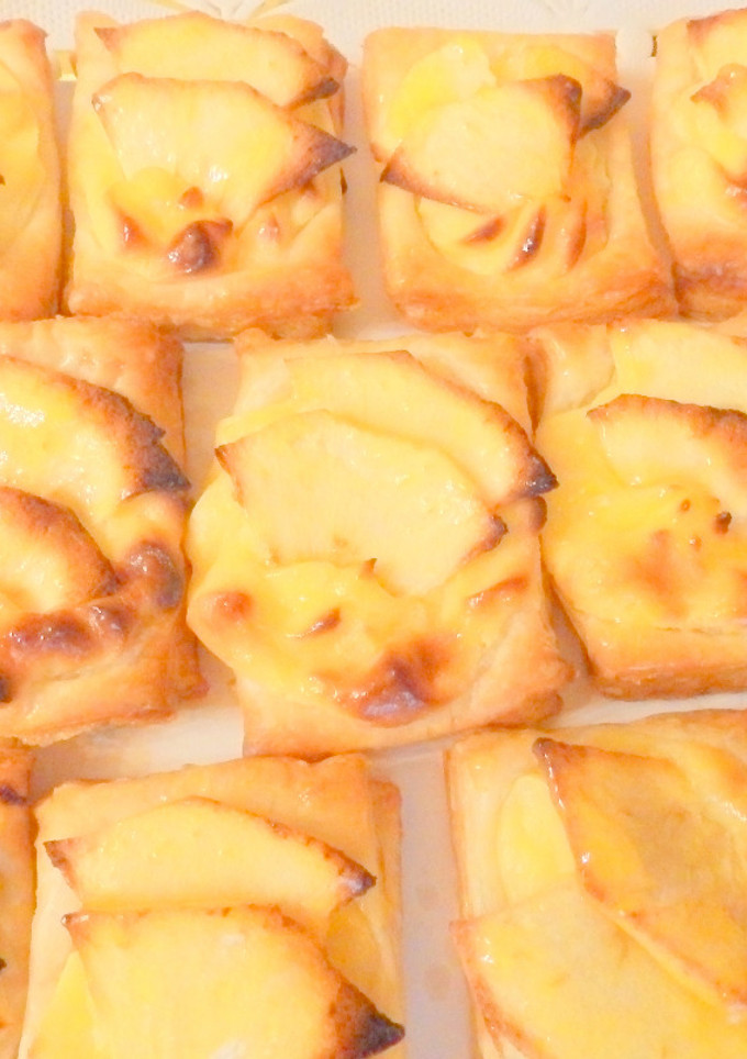 Una foto de Bocados de manzana y crema