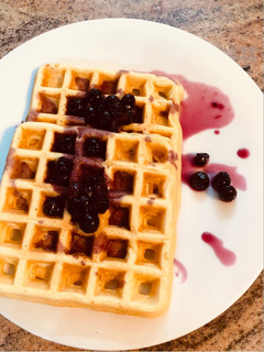 Φωτογραφία της συνταγής Waffles με σως μύρτιλλα-λεμόνι