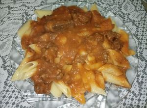 Una foto de Mostacholes con estofado de carne
