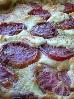 Una foto de Hojaldre caprese
