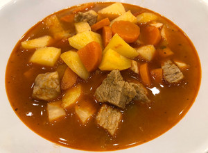Gulyásleves recept fotója