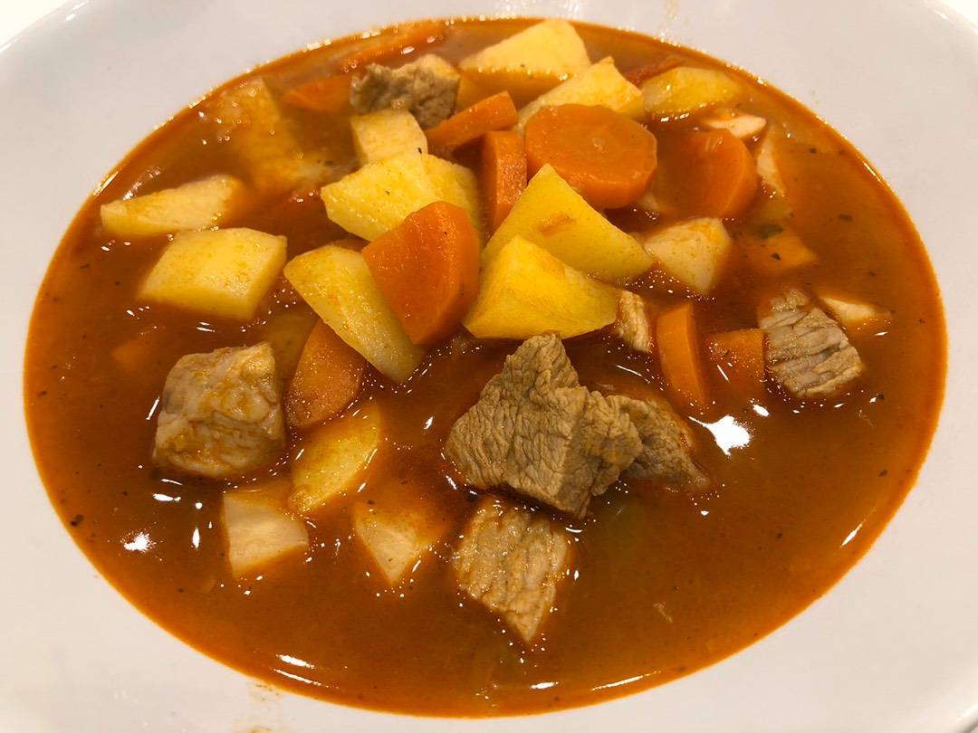 Tradicionális gulyásleves recept recept fotó