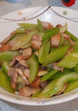 咸豬肉炒西芹 的食譜成品照片