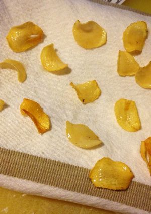 A picture of Crispy Garlic Chips.