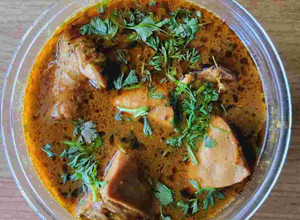 A picture of Chicken curry.