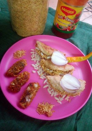 आलू -मुरमुरे रोल के देशी टाकोस रेसिपी मुख्य फोटो