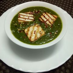 A picture of Palak paneer.