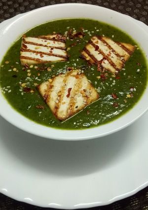 A picture of Palak paneer.