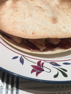 Una foto de Quesadilla de jamón y pollo