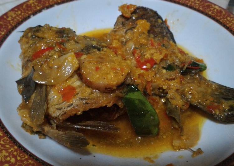 Ikan emas bumbu rujak by me 😋