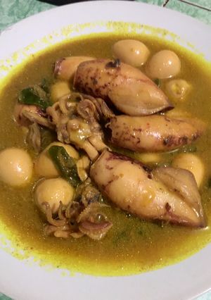 Foto resep Cumi Telor Puyuh Bumbu Kuning Cabe Ijo