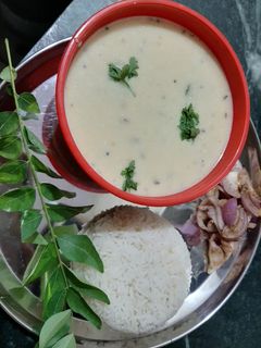 गुजराती कढ़ी (Gujarati Kadhi recipe in Hindi) रेसिपी मुख्य फोटो