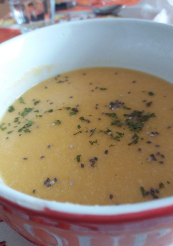 Una foto de Sopa calabaza y anacardos🍲