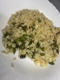 Una foto de Arroz integral con ajo y pimiento verde
