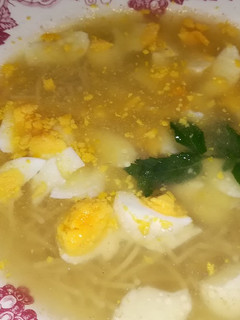 Una foto de Sopa de ave con fideos chinos integrales