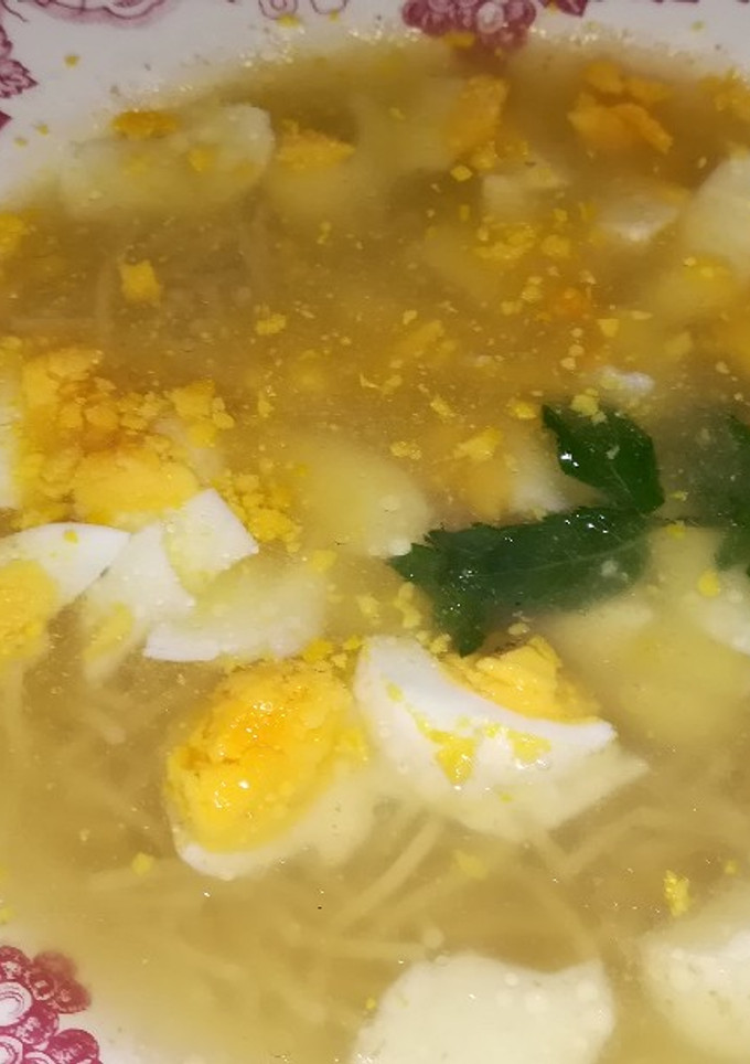 Una foto de Sopa de ave con fideos chinos integrales