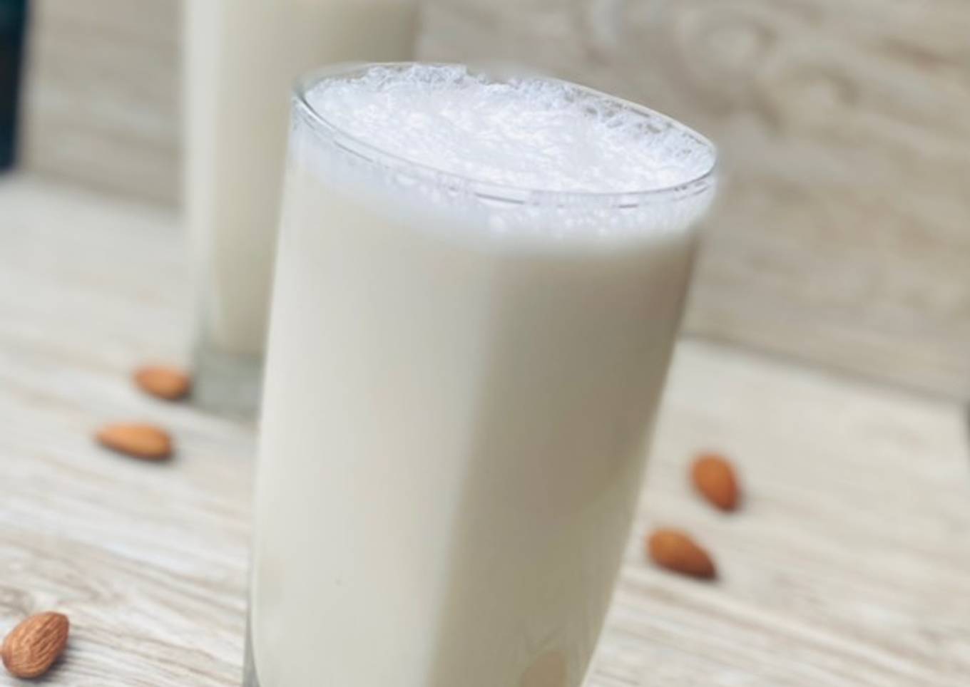 Creamy almond and coconut milk