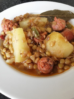 Una foto de Lentejas con chorizo y patatas