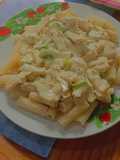 Tallarines con salsa blanca y champiñones