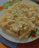 Tallarines con salsa blanca y champiñones
