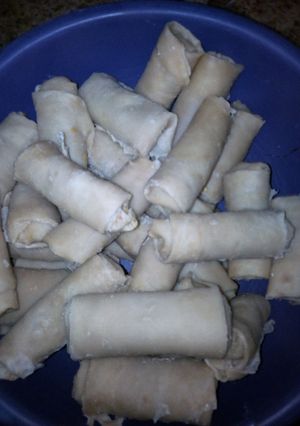 A picture of Wrapping of spring roll.
