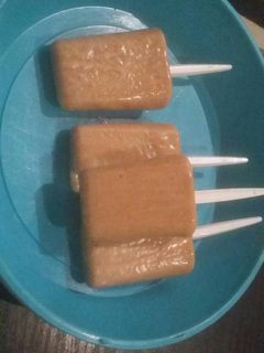 Una foto de Helados de banana y dulce de leche cremosos