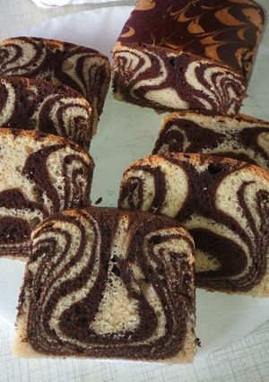 A picture of Zebra loaf cake(sponge).