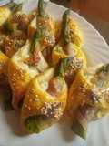Cannoli di sfoglia con asparagi, ricotta & bacon