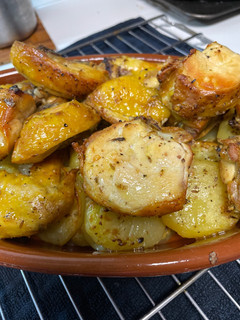 Una foto de Pollo al horno con patatas