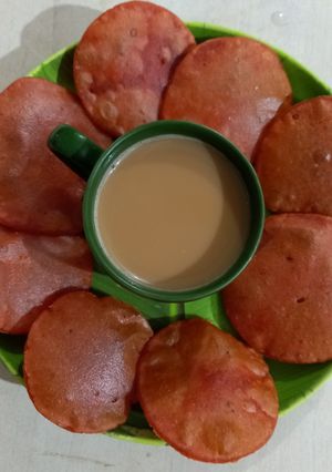 लेफ्ट ओवर टोमॅटो साराची पुरी (Left OverTomato Sarachi Puri Recipe In Marathi) रेसिपी चे मुख्य फोटो 