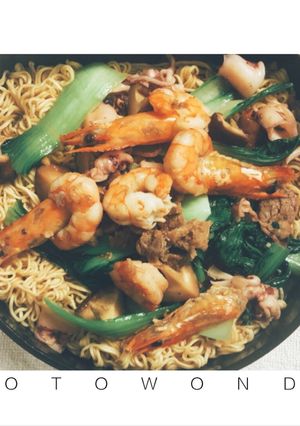 Hình của món Mì Xào Hải Sản Thập Cẩm.