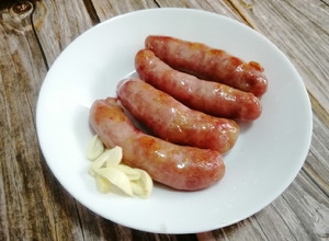 小烤箱烤香腸 的食譜成品照片